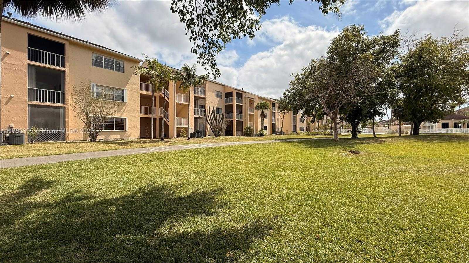Small Image of 15330 SOUTH WEST 106TH TER #921, Miami Number 13