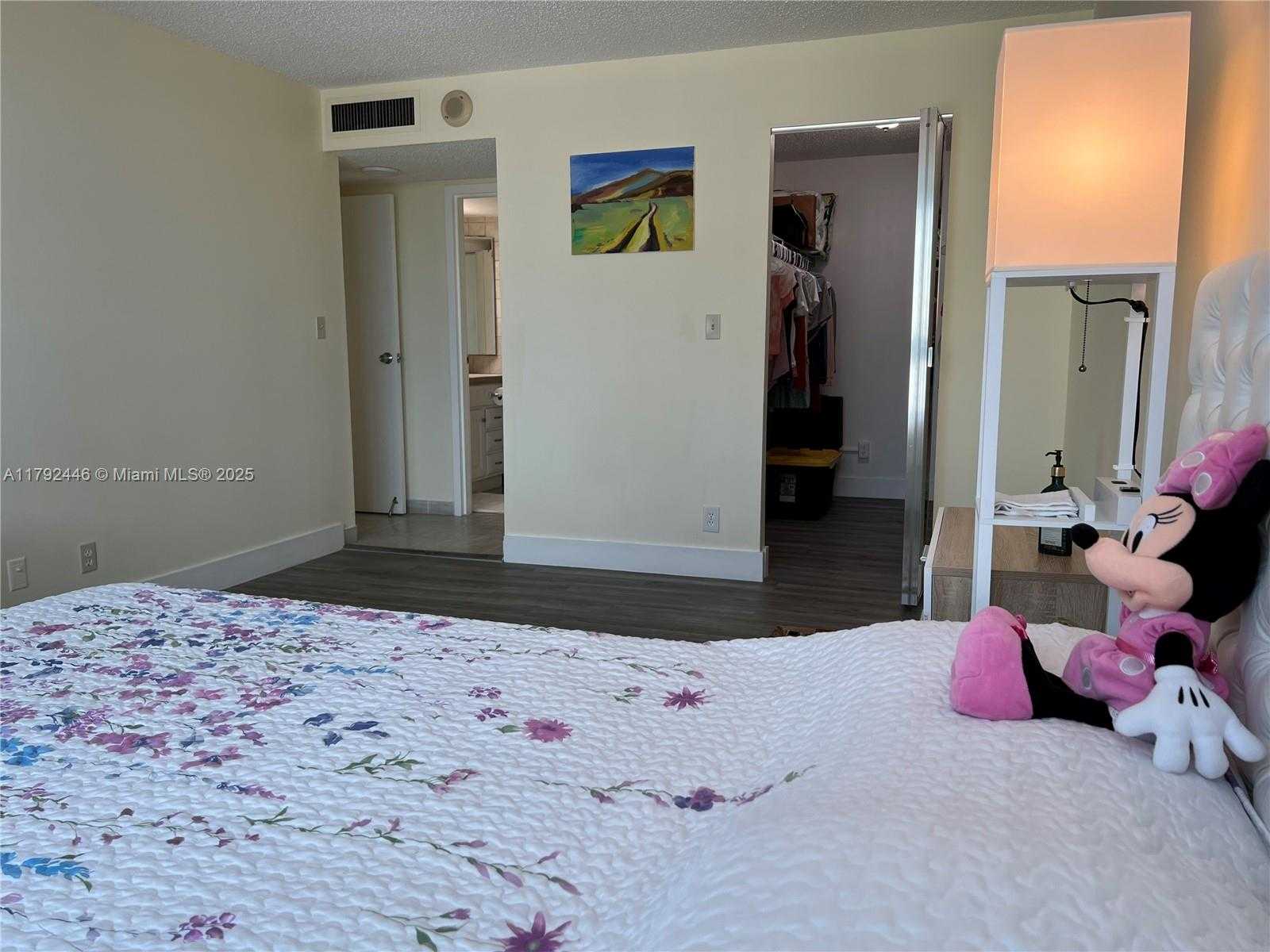 Small Image of 2655 COLLINS AVE #1405, Miami Beach Number 12