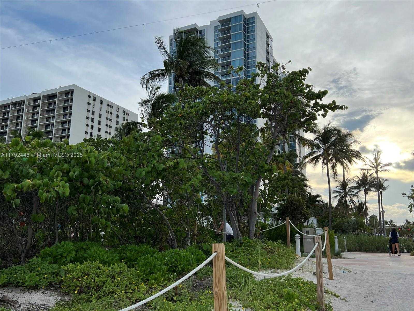 Small Image of 2655 COLLINS AVE #1405, Miami Beach Number 17