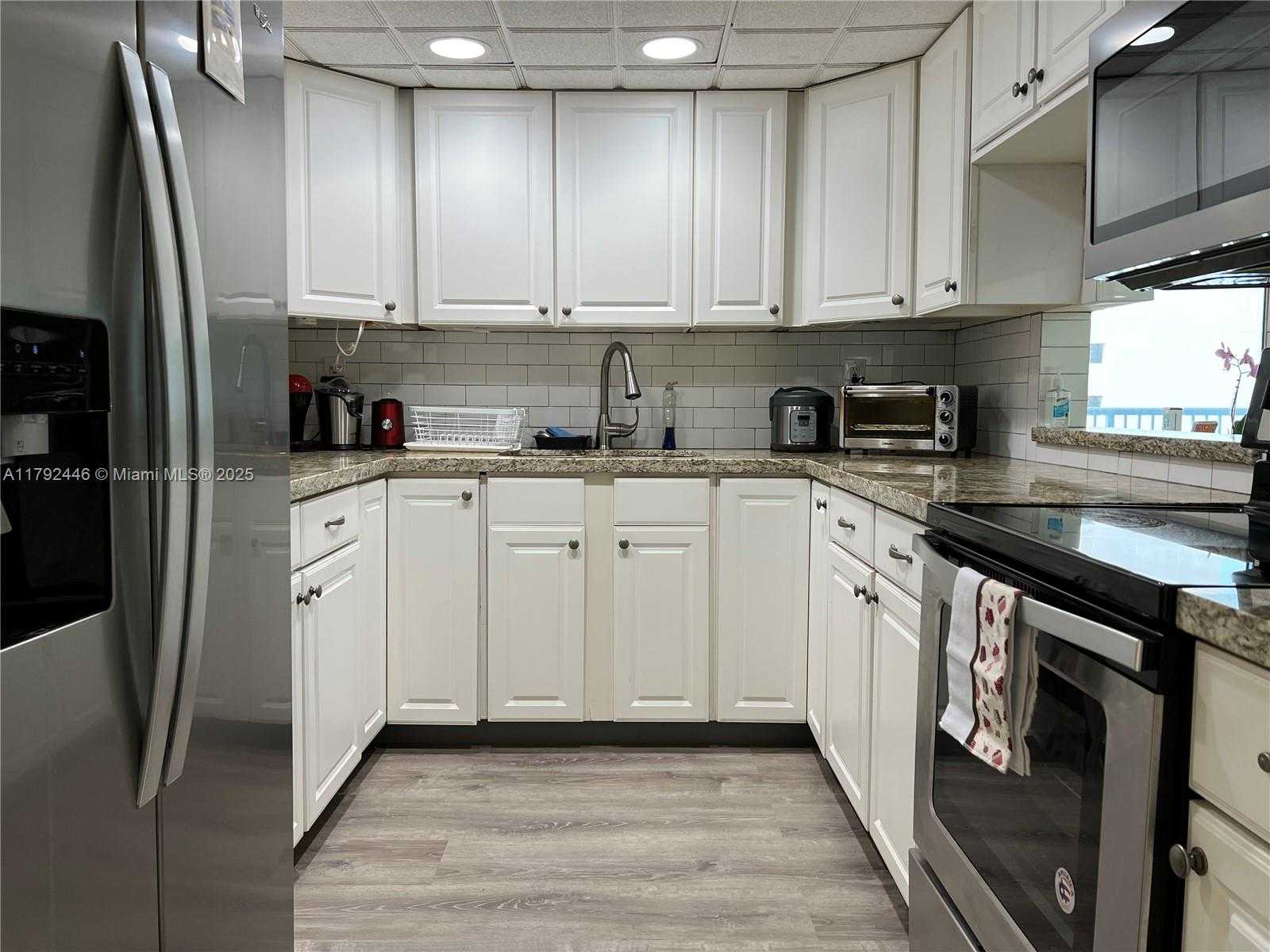 Small Image of 2655 COLLINS AVE #1405, Miami Beach Number 6