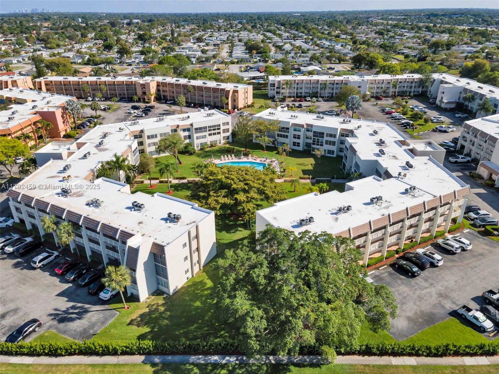 Small Image of 6800 ROYAL PALM BLVD #101F, Margate Number 27