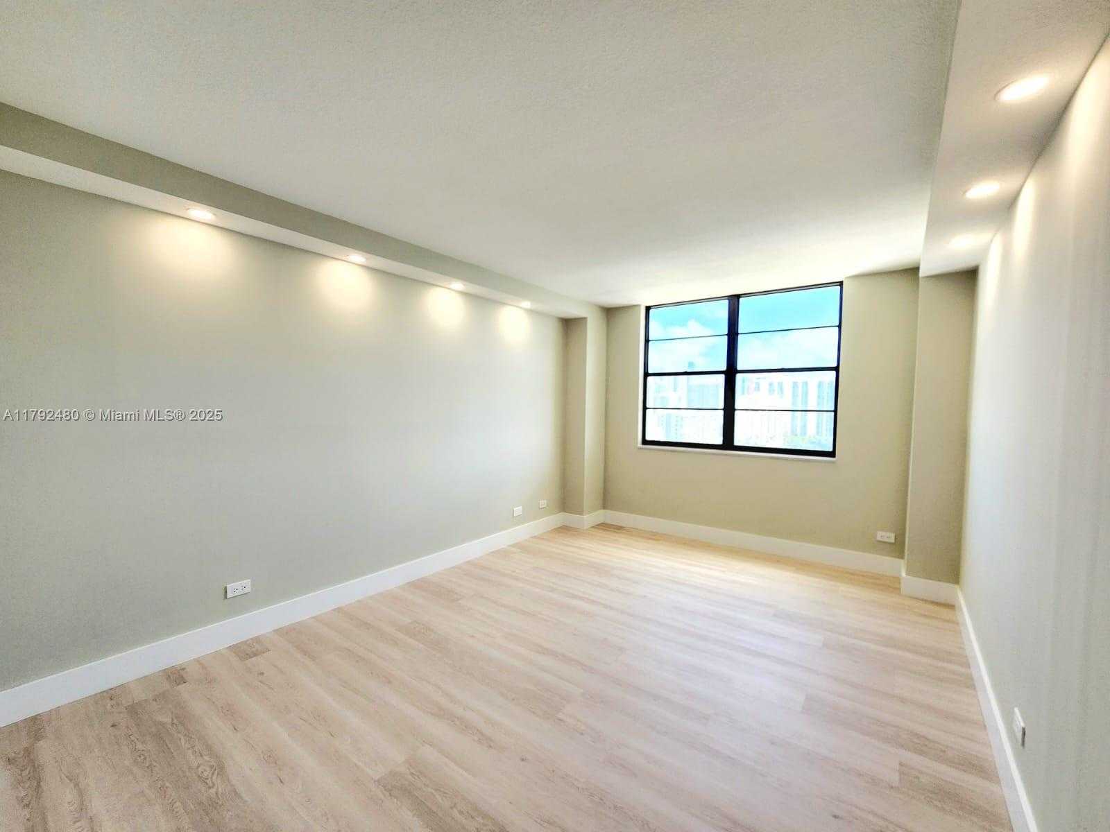 Small Image of 250 174TH ST #1618, Sunny Isles Beach Number 20