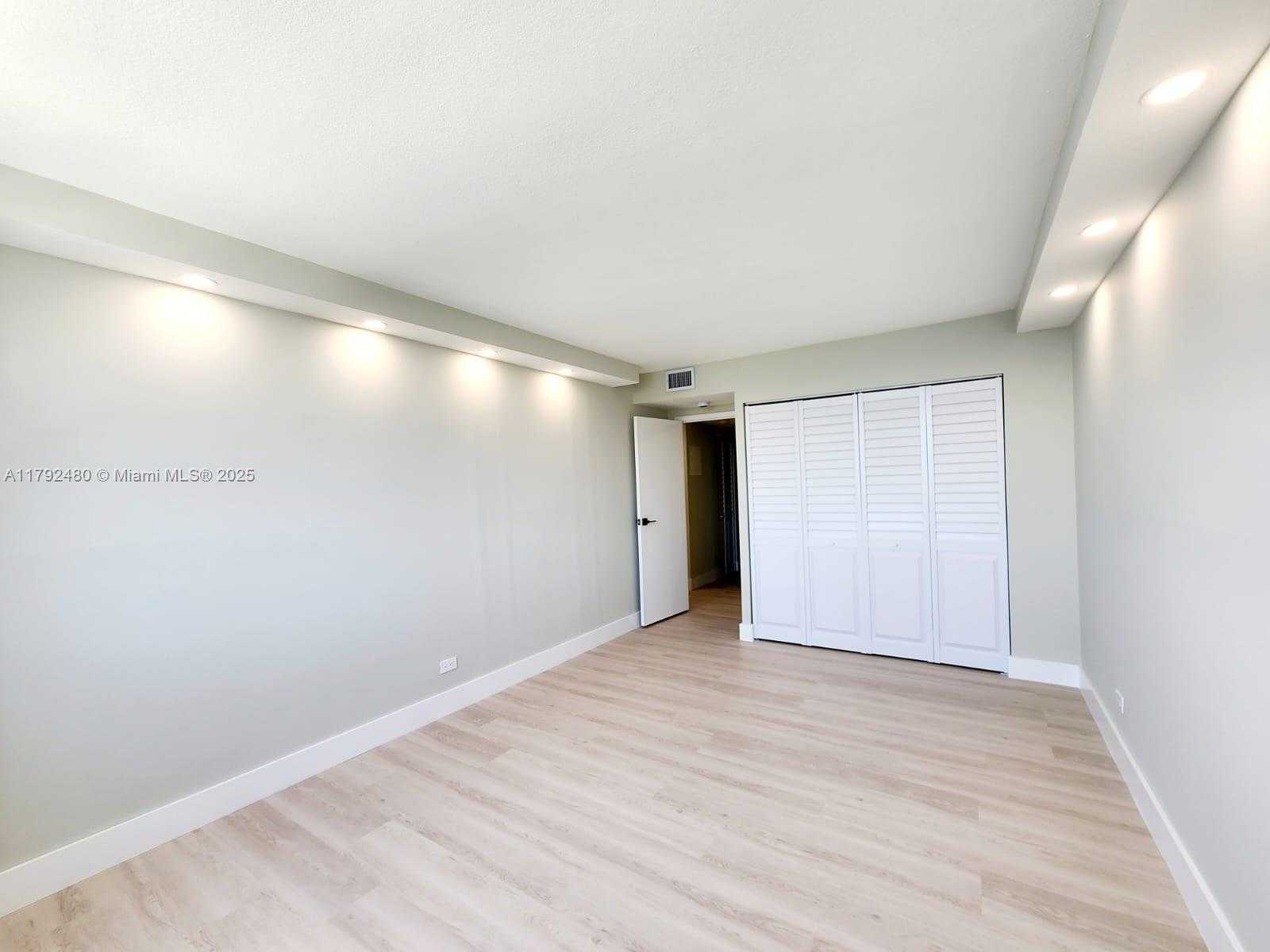 Small Image of 250 174TH ST #1618, Sunny Isles Beach Number 22
