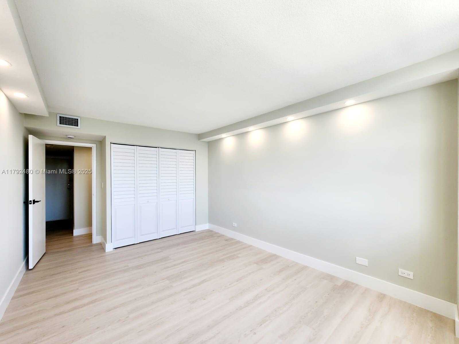 Small Image of 250 174TH ST #1618, Sunny Isles Beach Number 23