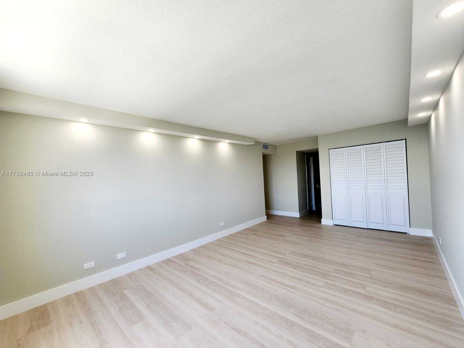 Small Image of 250 174TH ST #1618, Sunny Isles Beach Number 31