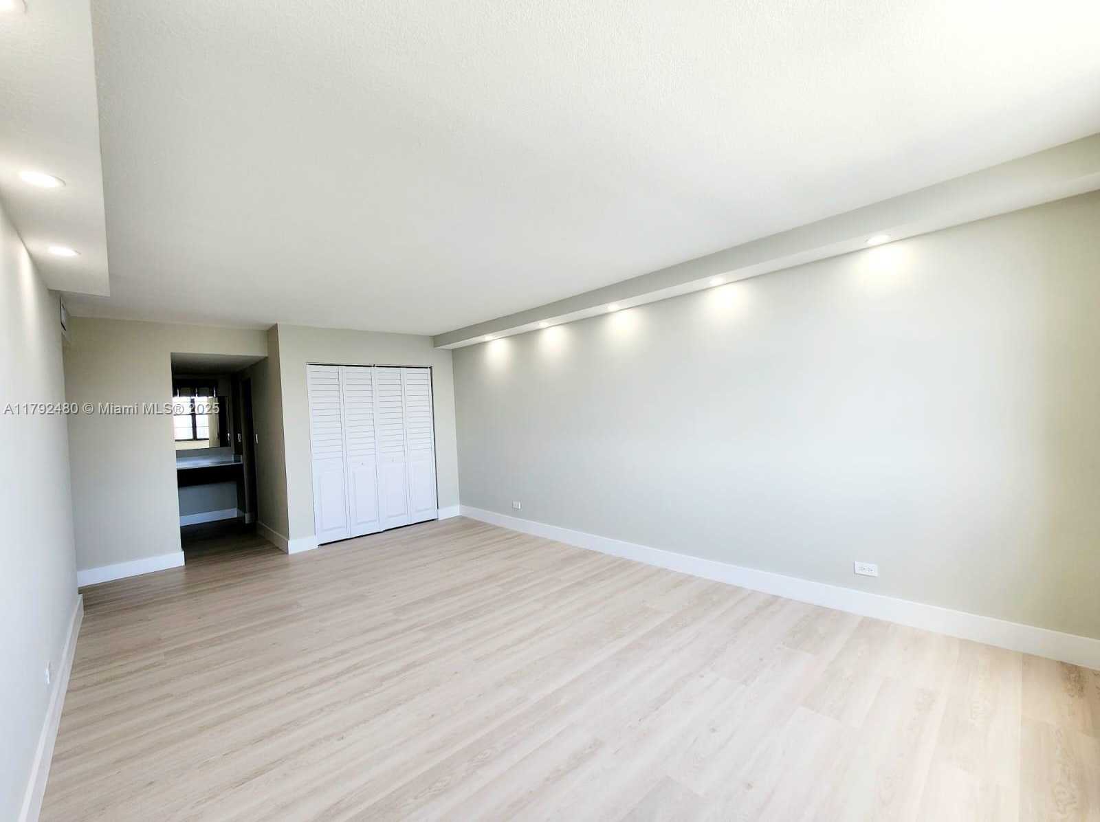 Small Image of 250 174TH ST #1618, Sunny Isles Beach Number 32