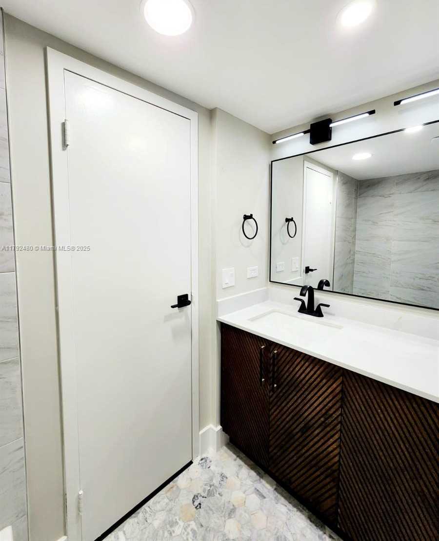 Small Image of 250 174TH ST #1618, Sunny Isles Beach Number 39