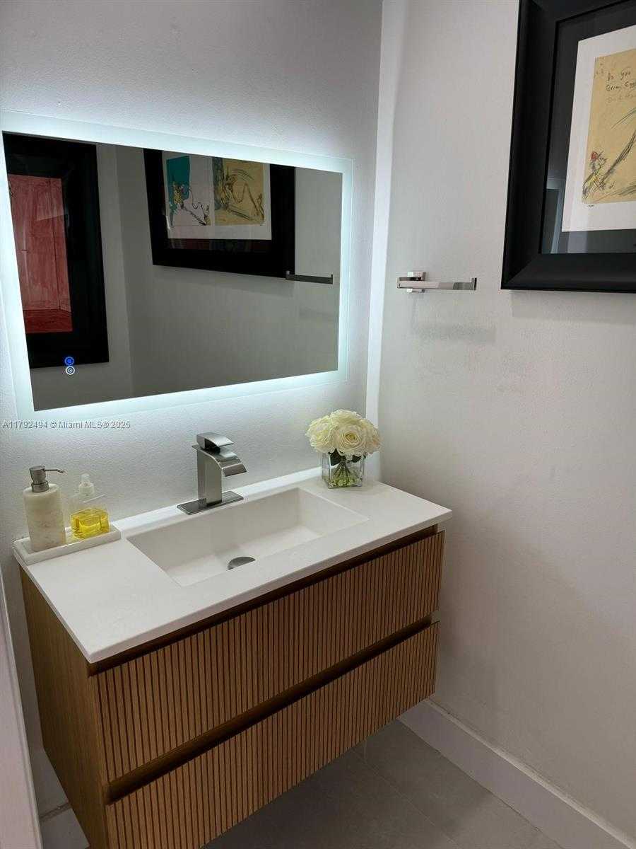 Small Image of 808 BRICKELL KEY DR #3007, Miami Number 13