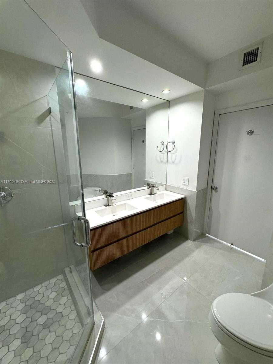 Small Image of 808 BRICKELL KEY DR #3007, Miami Number 23