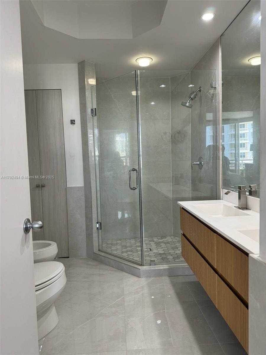 Small Image of 808 BRICKELL KEY DR #3007, Miami Number 24