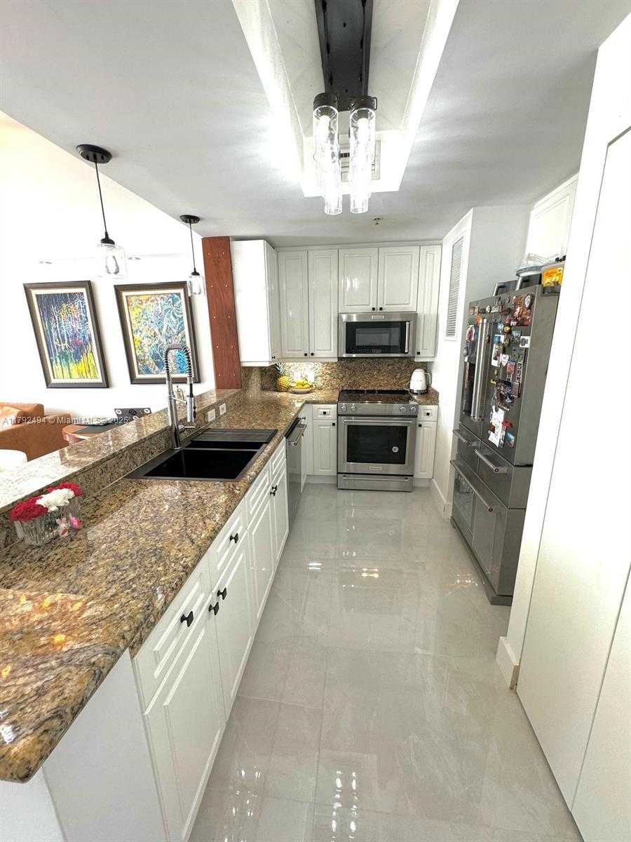 Small Image of 808 BRICKELL KEY DR #3007, Miami Number 3