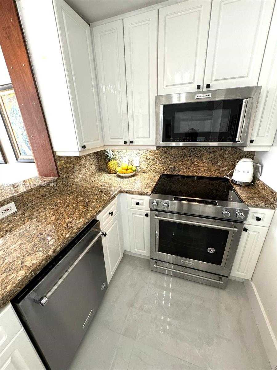 Small Image of 808 BRICKELL KEY DR #3007, Miami Number 4