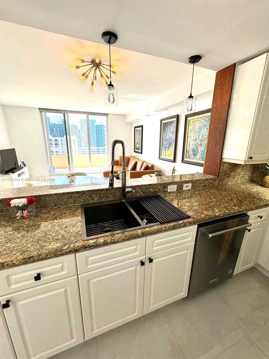 Small Image of 808 BRICKELL KEY DR #3007, Miami Number 6