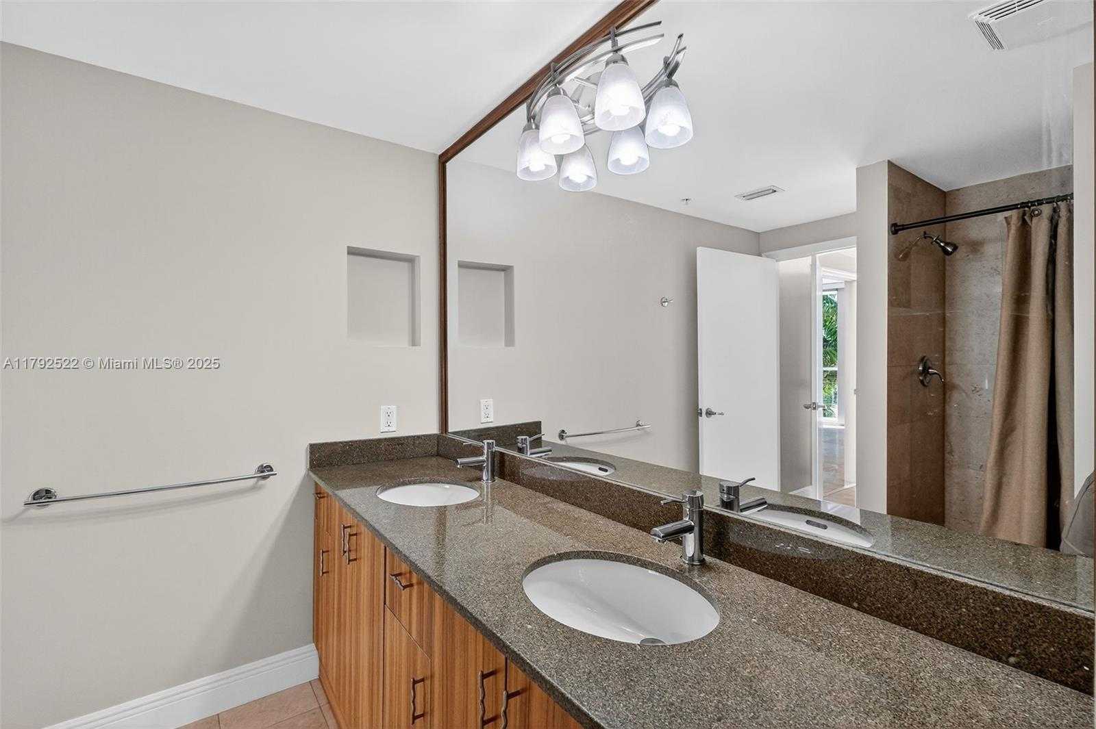 Small Image of 6305 INDIAN CREEK DR #3F, Miami Beach Number 37