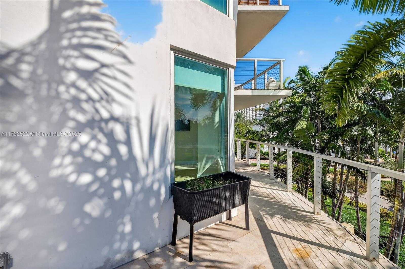 Small Image of 6305 INDIAN CREEK DR #3F, Miami Beach Number 51