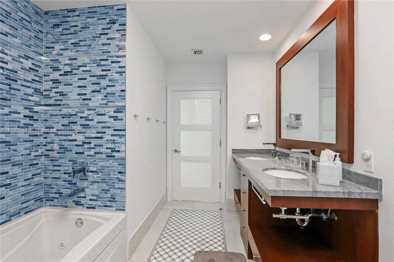 Small Image of 950 BRICKELL BAY DR #4905, Miami Number 23