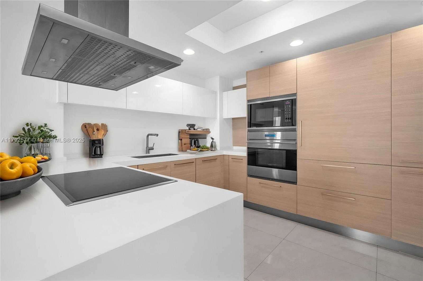 Small Image of 17301 BISCAYNE BLVD #1108, Aventura Number 11