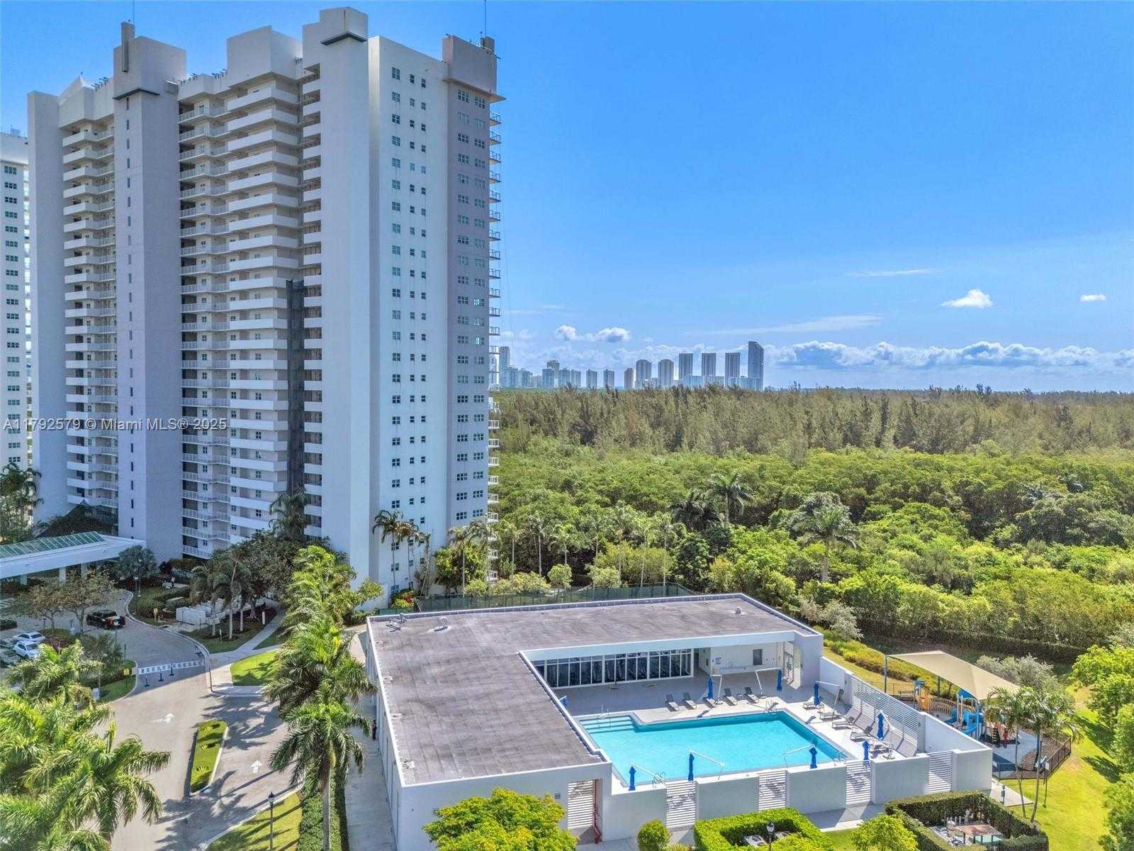 Small Image of 14951 ROYAL OAKS LN (RENOVATED) #2105, North Miami Number 10