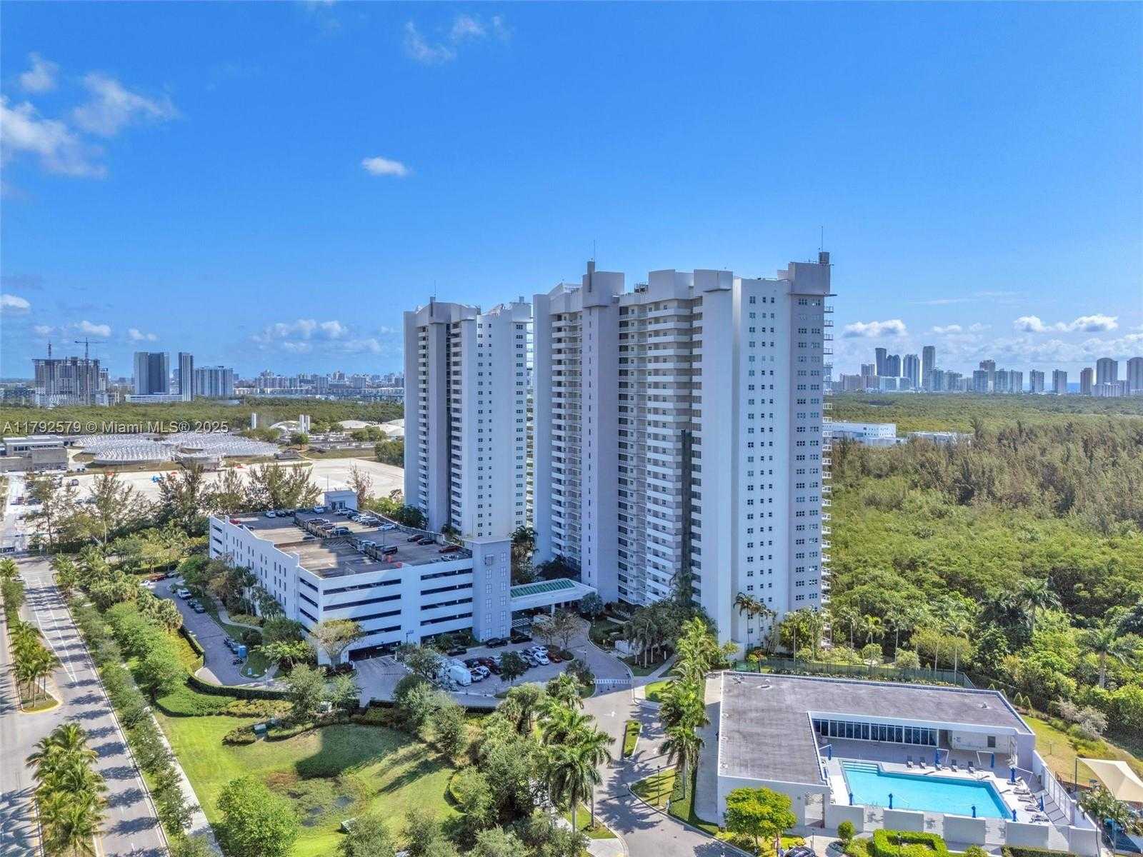 Small Image of 14951 ROYAL OAKS LN (RENOVATED) #2105, North Miami Number 11