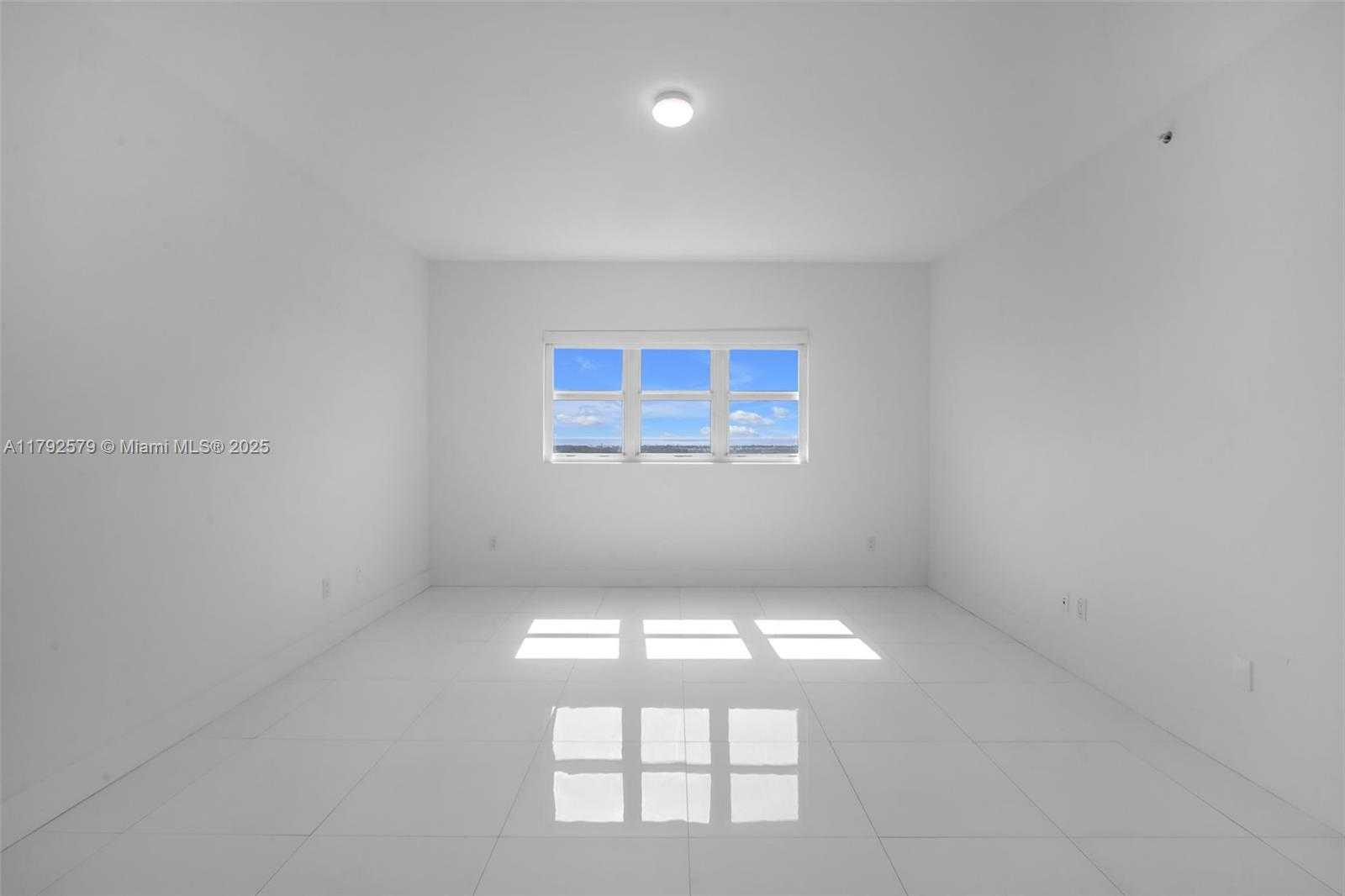 Small Image of 14951 ROYAL OAKS LN (RENOVATED) #2105, North Miami Number 22