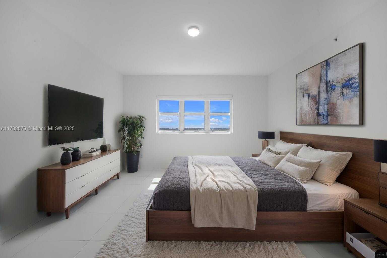 Small Image of 14951 ROYAL OAKS LN (RENOVATED) #2105, North Miami Number 23