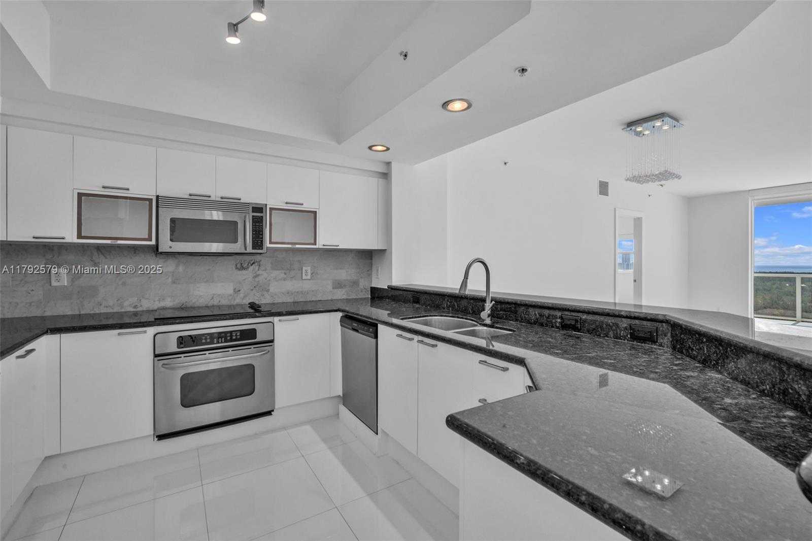 Small Image of 14951 ROYAL OAKS LN (RENOVATED) #2105, North Miami Number 25
