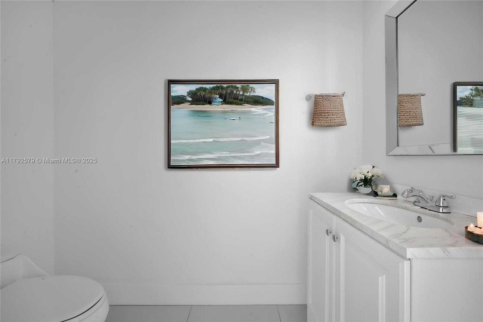 Small Image of 14951 ROYAL OAKS LN (RENOVATED) #2105, North Miami Number 27