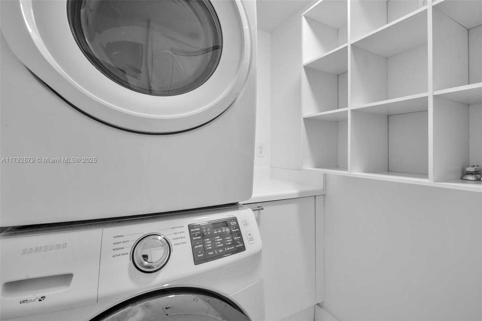 Small Image of 14951 ROYAL OAKS LN (RENOVATED) #2105, North Miami Number 28