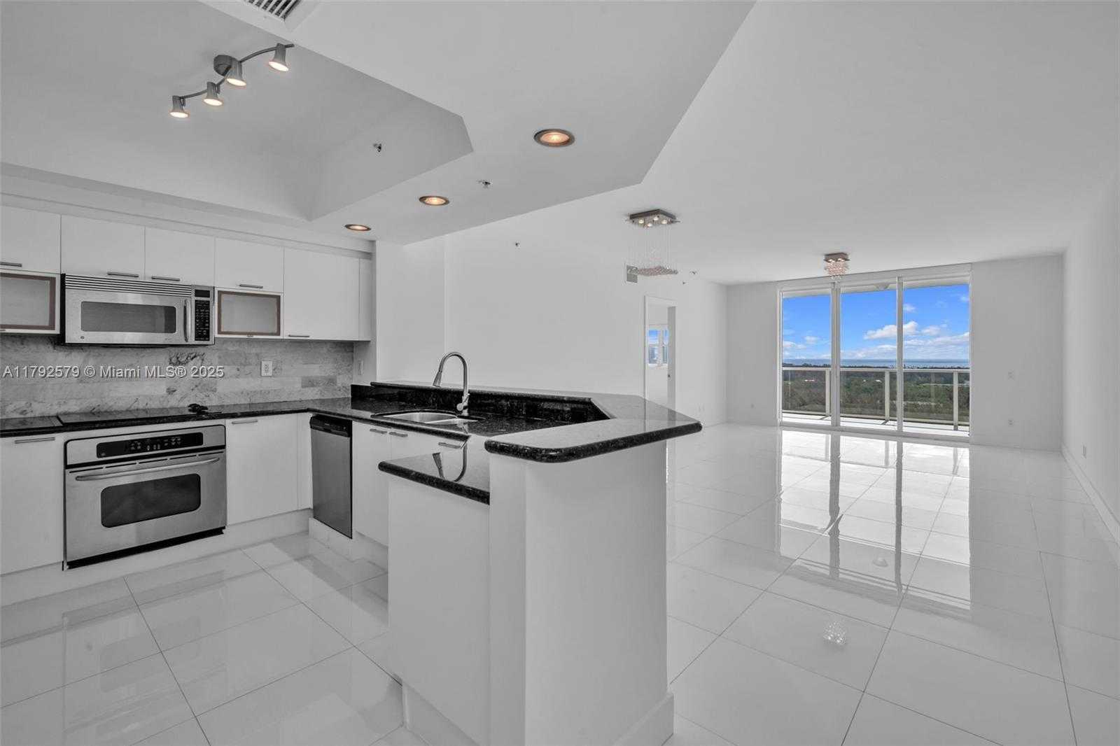 Small Image of 14951 ROYAL OAKS LN (RENOVATED) #2105, North Miami Number 30
