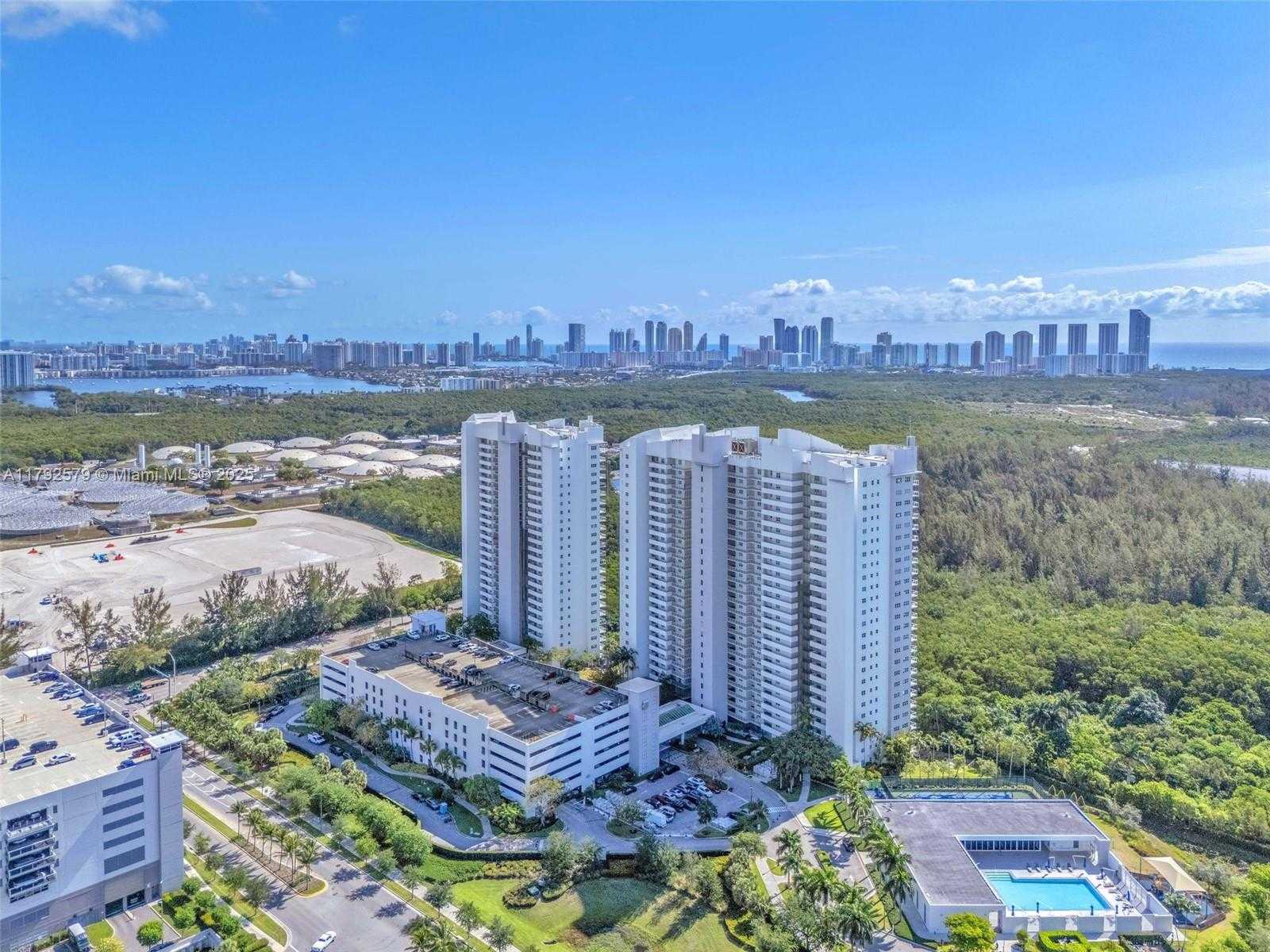 Small Image of 14951 ROYAL OAKS LN (RENOVATED) #2105, North Miami Number 31