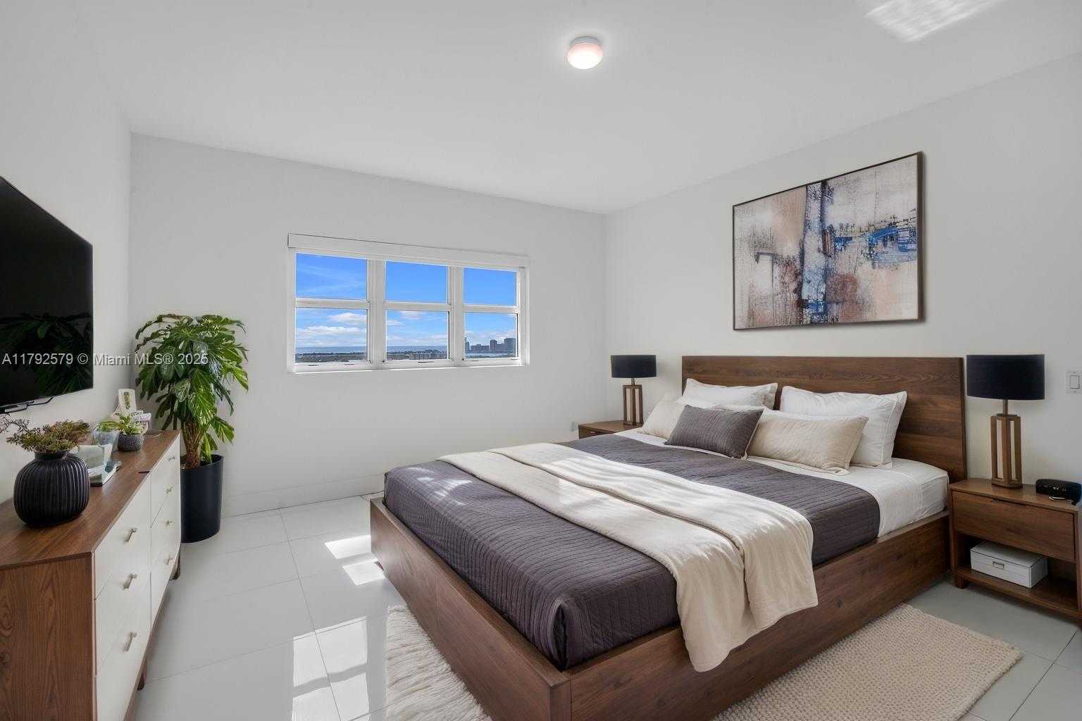 Small Image of 14951 ROYAL OAKS LN (RENOVATED) #2105, North Miami Number 6