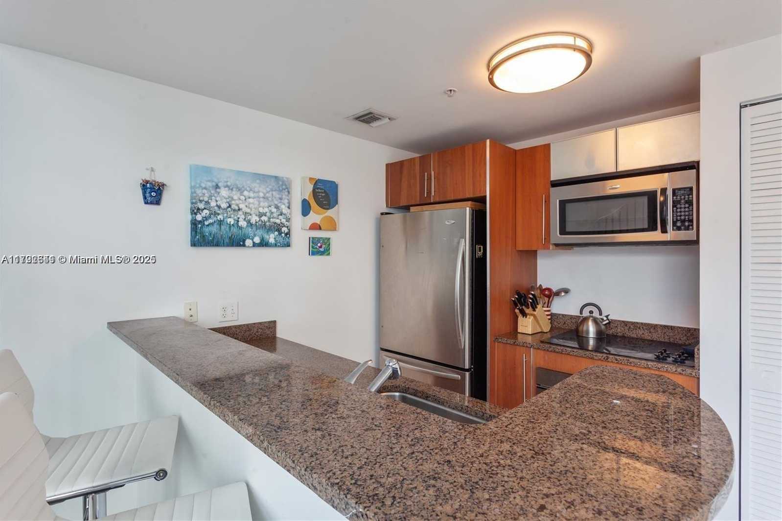 Small Image of 300 SOUTH BISCAYNE BLVD #L-432, Miami Number 10