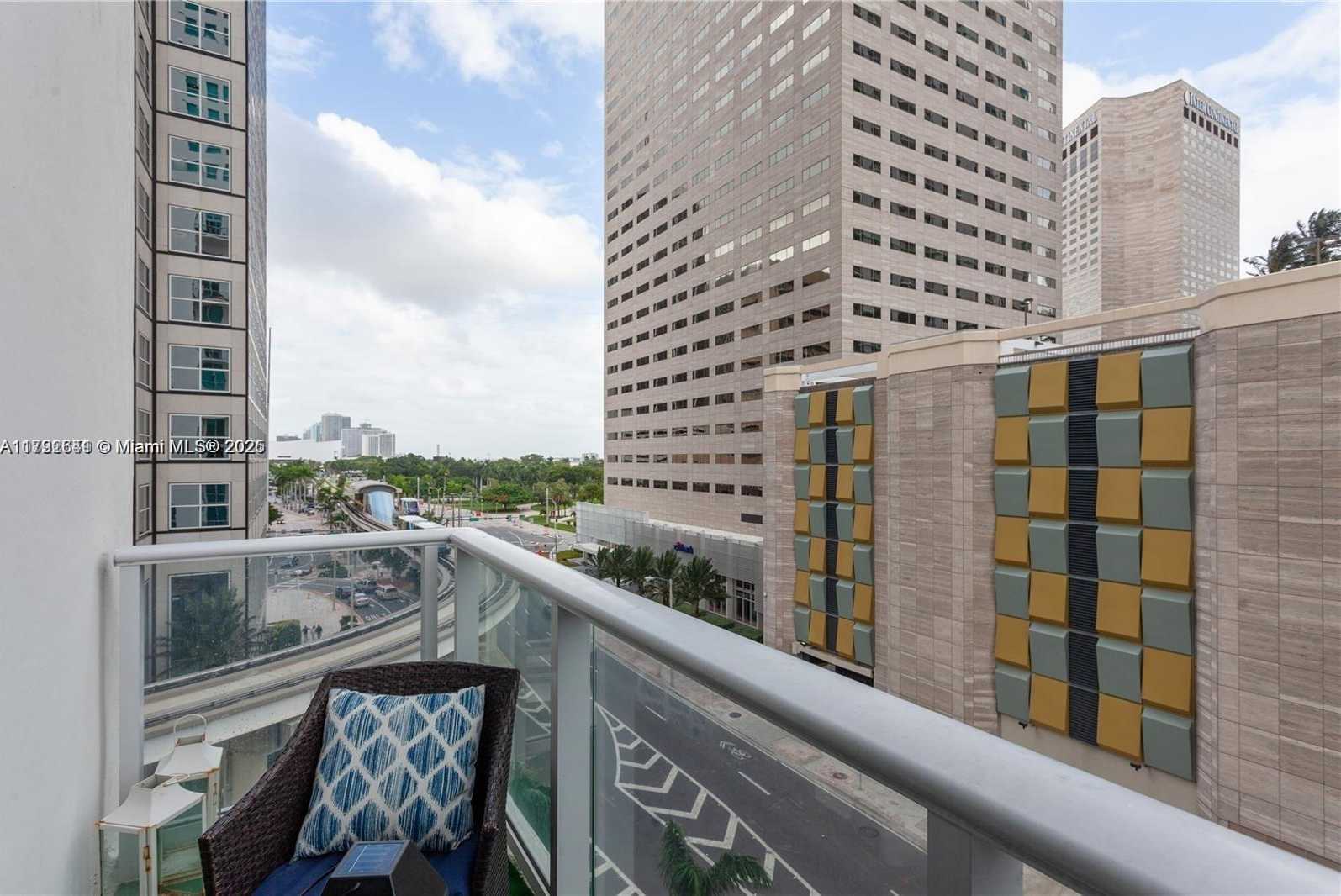 Small Image of 300 SOUTH BISCAYNE BLVD #L-432, Miami Number 14