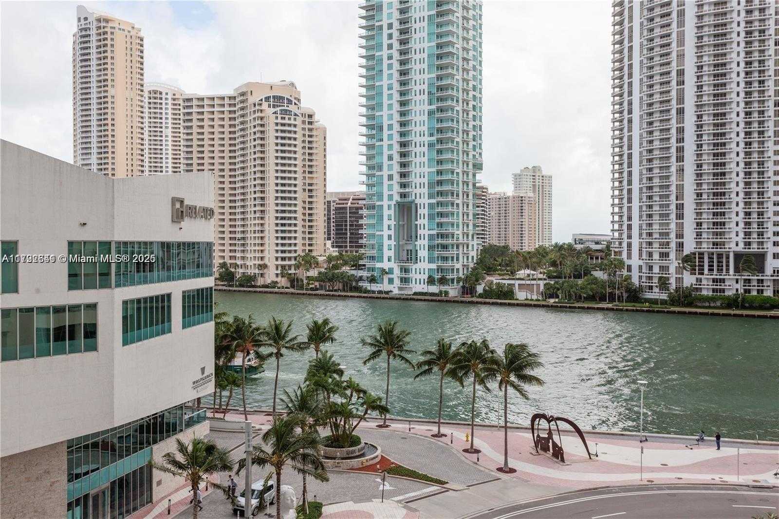 Small Image of 300 SOUTH BISCAYNE BLVD #L-432, Miami Number 15