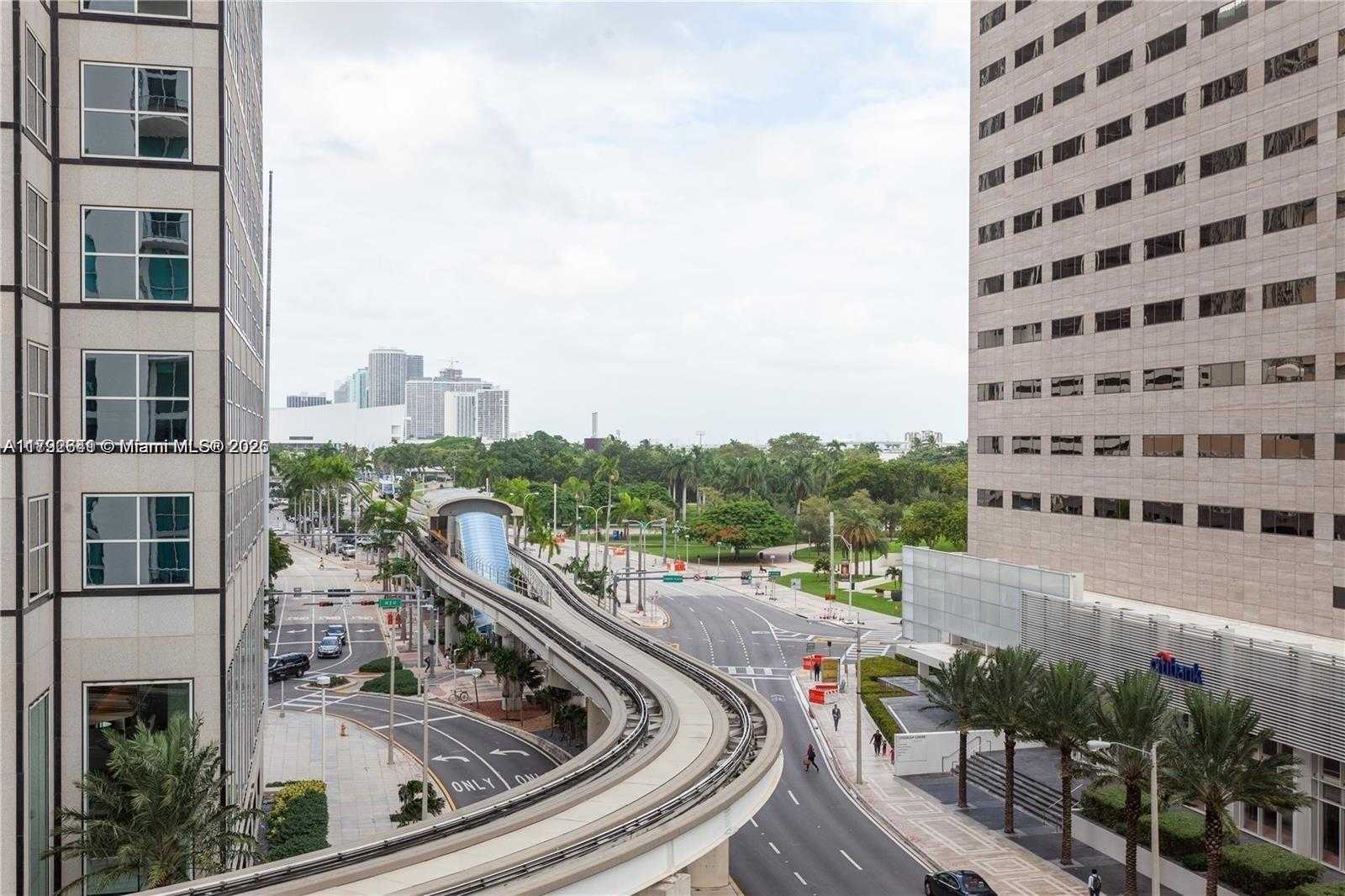 Small Image of 300 SOUTH BISCAYNE BLVD #L-432, Miami Number 16