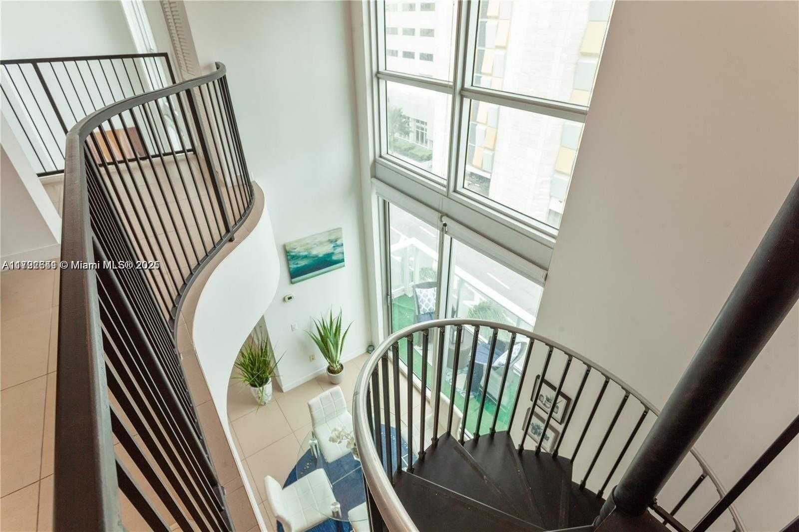 Small Image of 300 SOUTH BISCAYNE BLVD #L-432, Miami Number 2