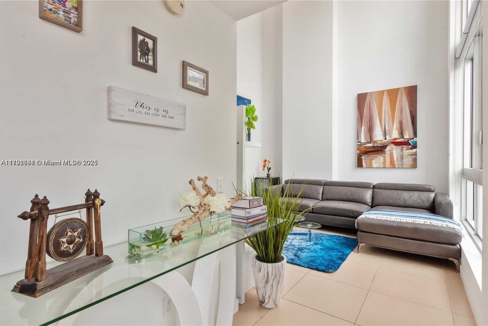 Small Image of 300 SOUTH BISCAYNE BLVD #L-432, Miami Number 4