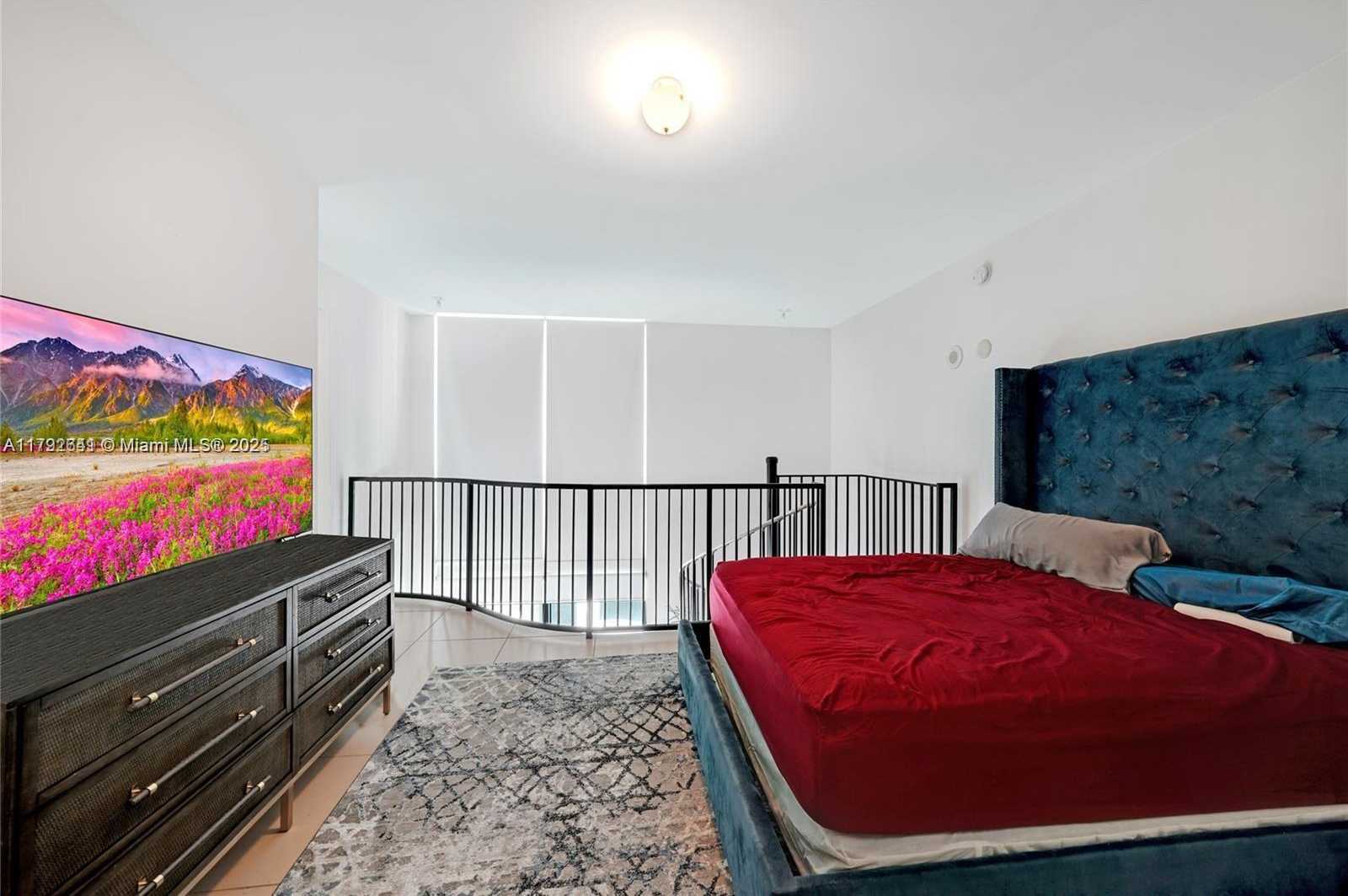 Small Image of 300 SOUTH BISCAYNE BLVD #L-432, Miami Number 8