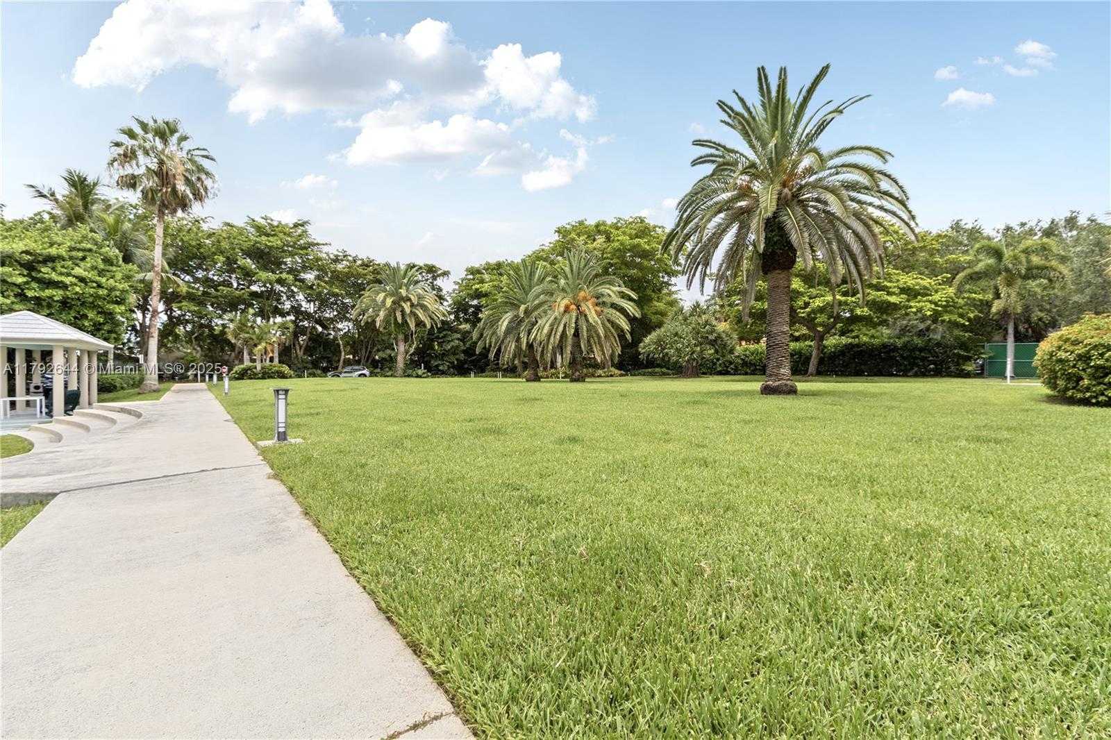 Small Image of 770 NORTH EAST 69TH ST #6E, Miami Number 17