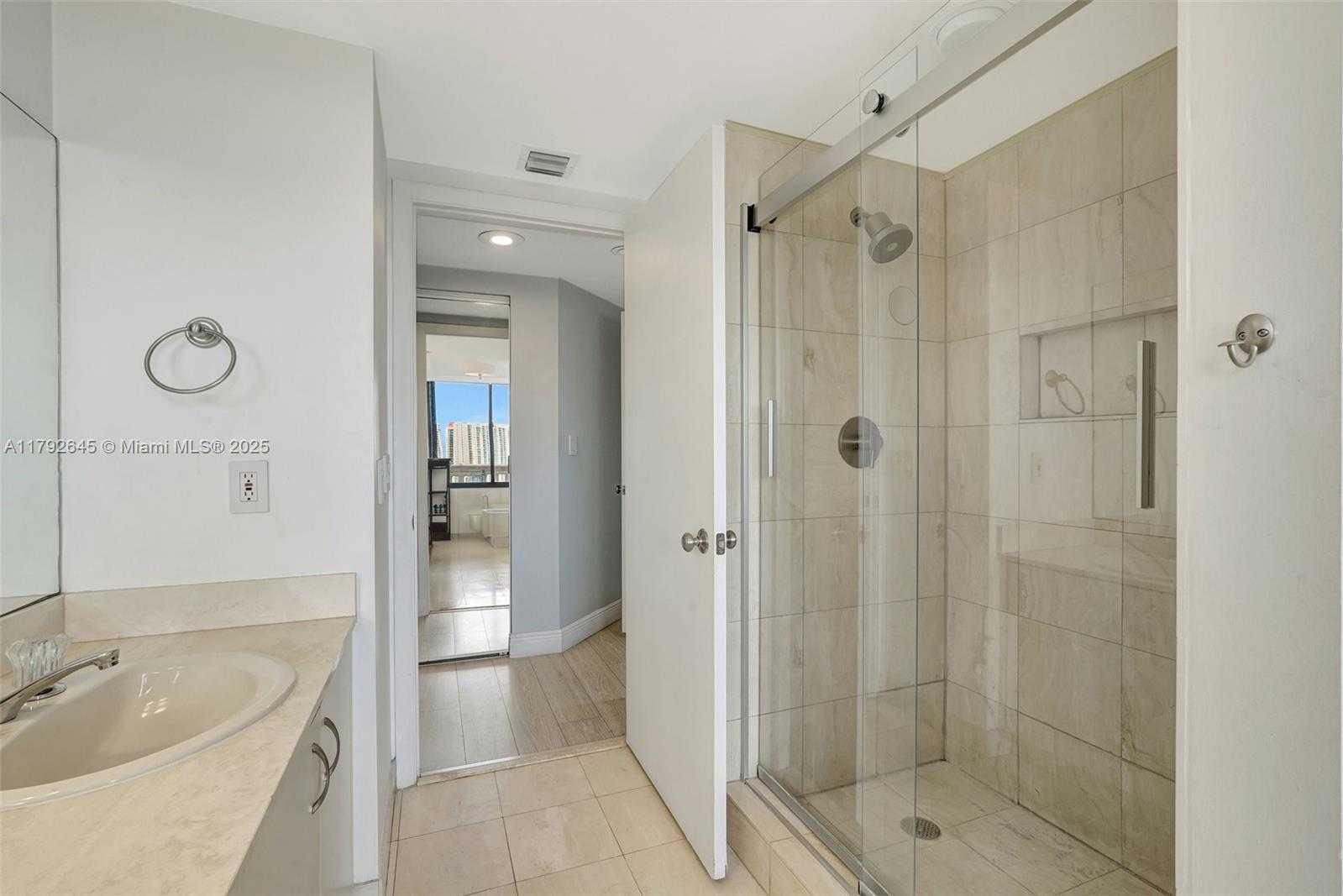 Small Image of 1000 ISLAND BLVD #1805, Aventura Number 16