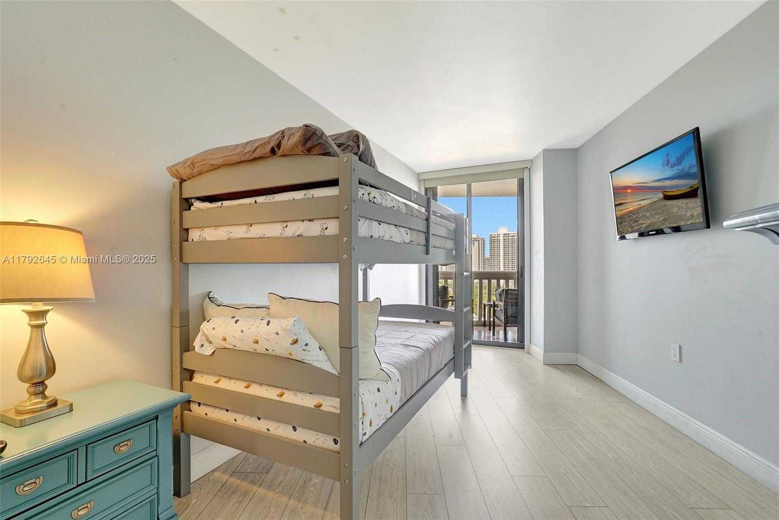 Small Image of 1000 ISLAND BLVD #1805, Aventura Number 23