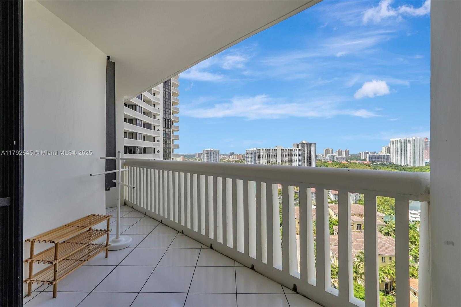 Small Image of 1000 ISLAND BLVD #1805, Aventura Number 27