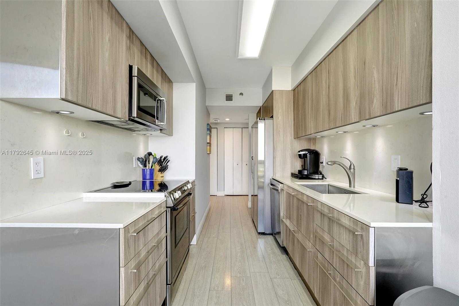 Small Image of 1000 ISLAND BLVD #1805, Aventura Number 9