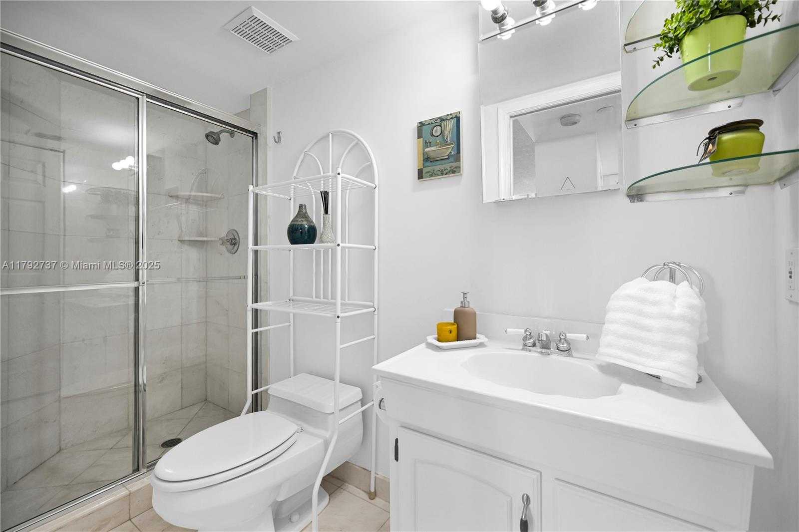 Small Image of 3530 MYSTIC POINTE DR #2106, Aventura Number 16