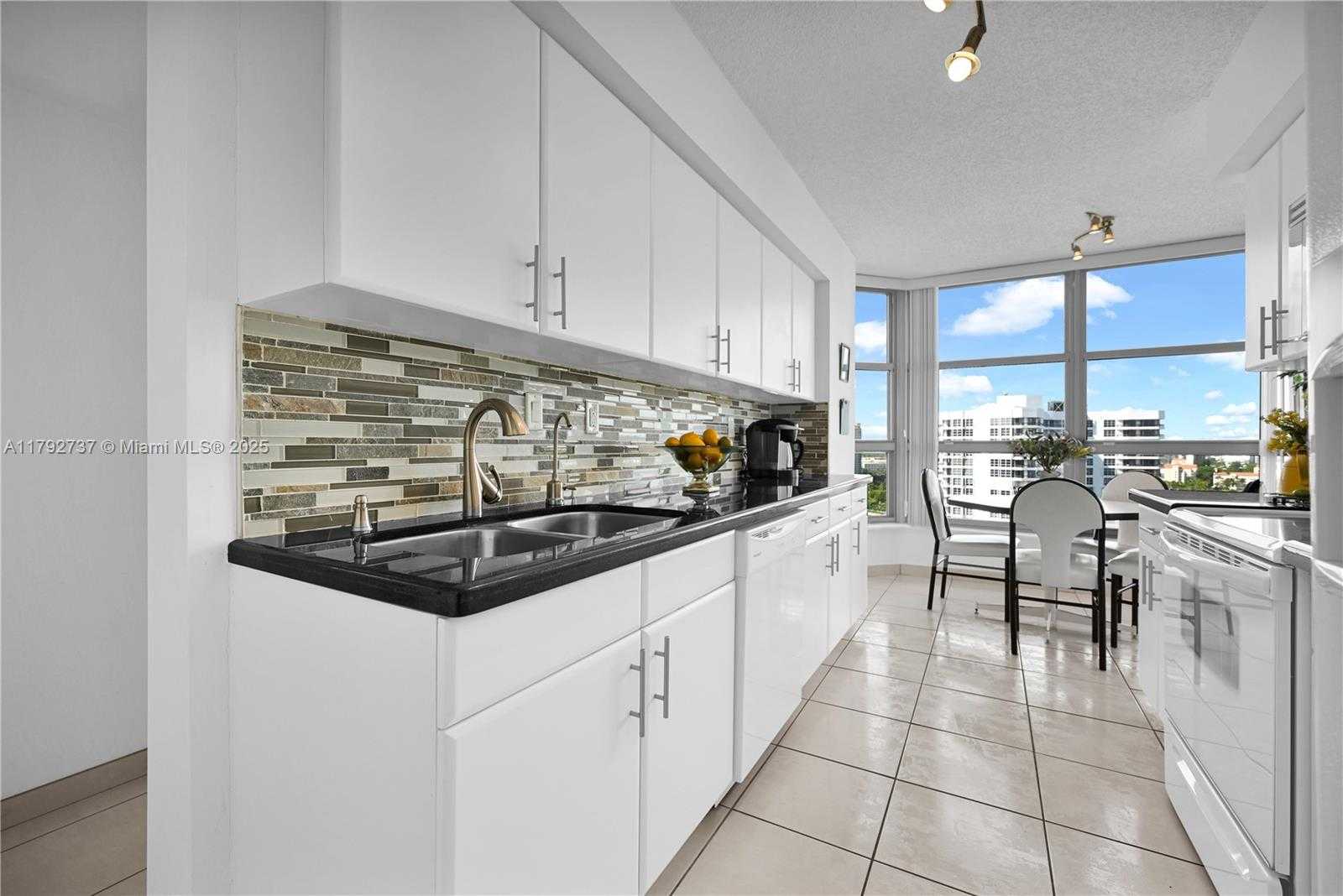Small Image of 3530 MYSTIC POINTE DR #2106, Aventura Number 18
