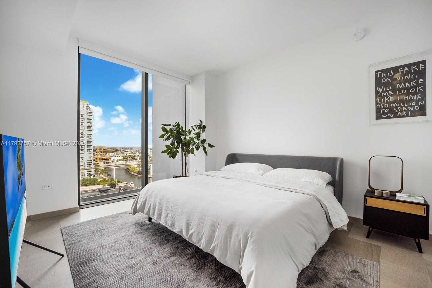 Small Image of 68 SOUTH EAST 6TH ST #1204, Miami Number 11