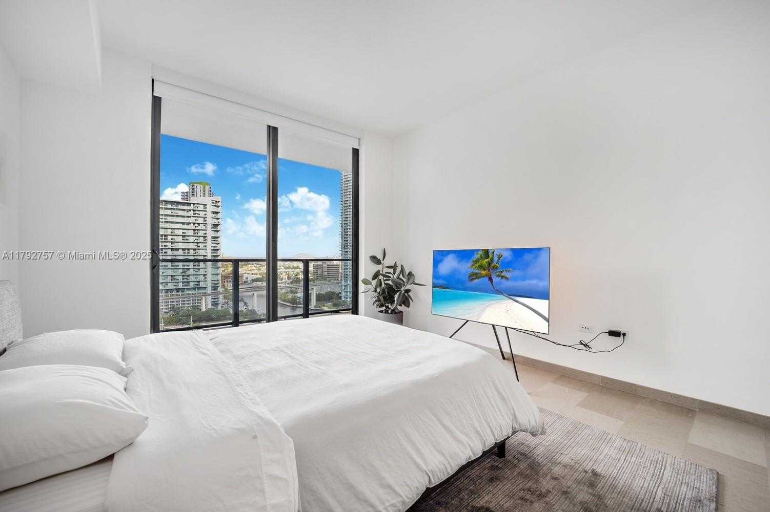 Small Image of 68 SOUTH EAST 6TH ST #1204, Miami Number 12