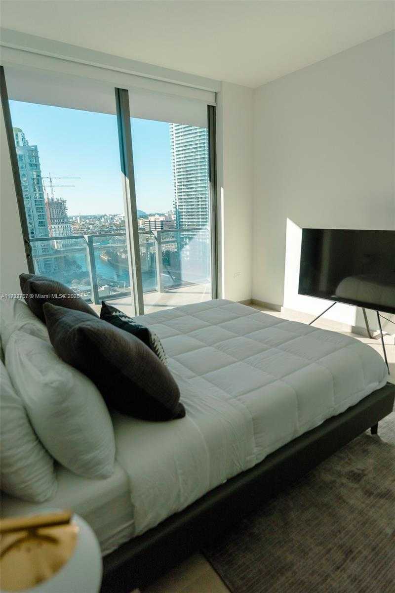 Small Image of 68 SOUTH EAST 6TH ST #1204, Miami Number 13