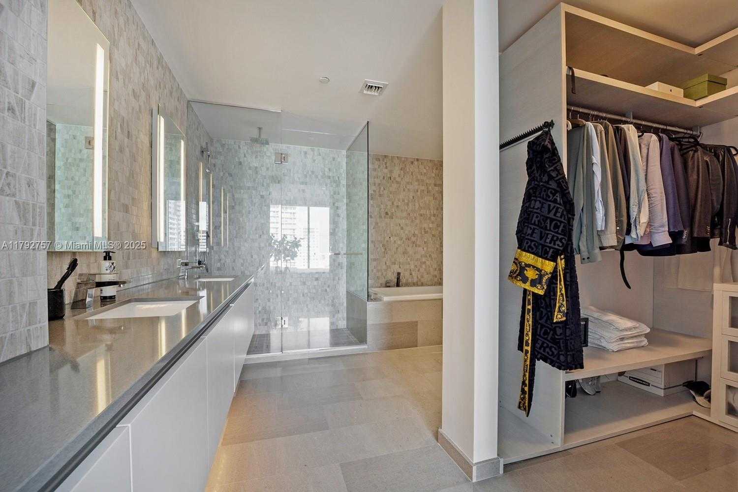 Small Image of 68 SOUTH EAST 6TH ST #1204, Miami Number 15