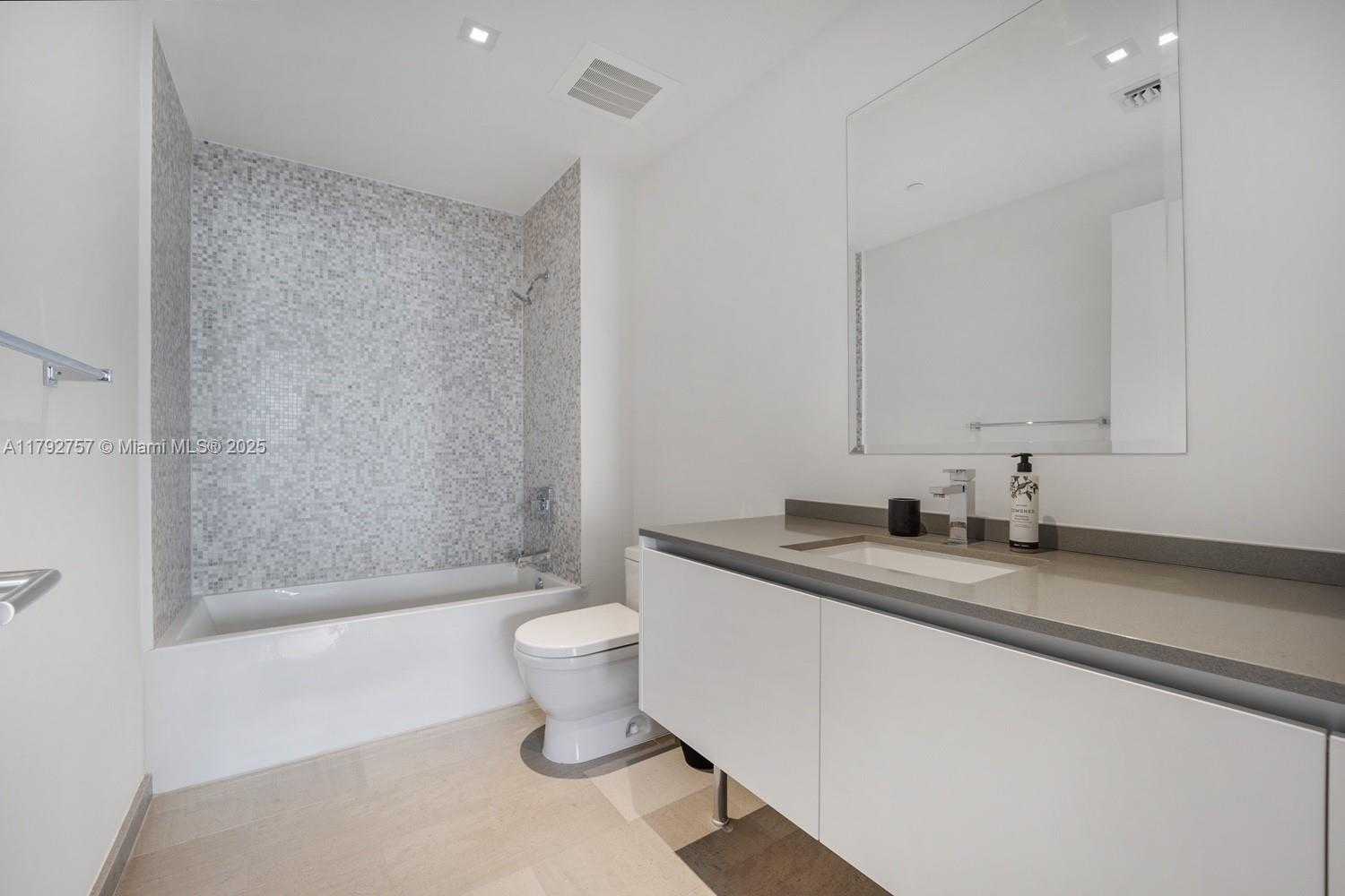 Small Image of 68 SOUTH EAST 6TH ST #1204, Miami Number 17